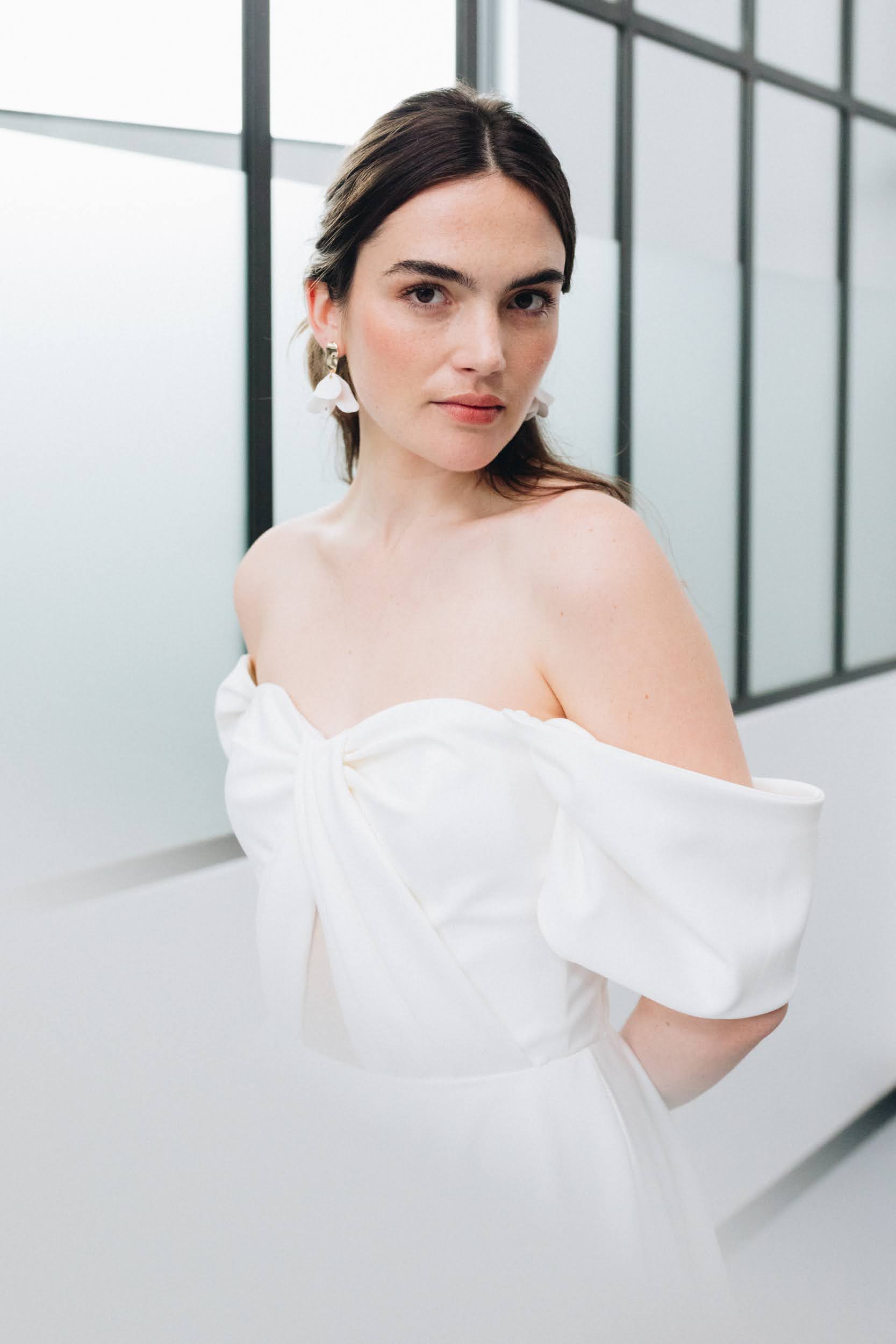 détail bustier robe de mariée – construction couture et lignes structurées