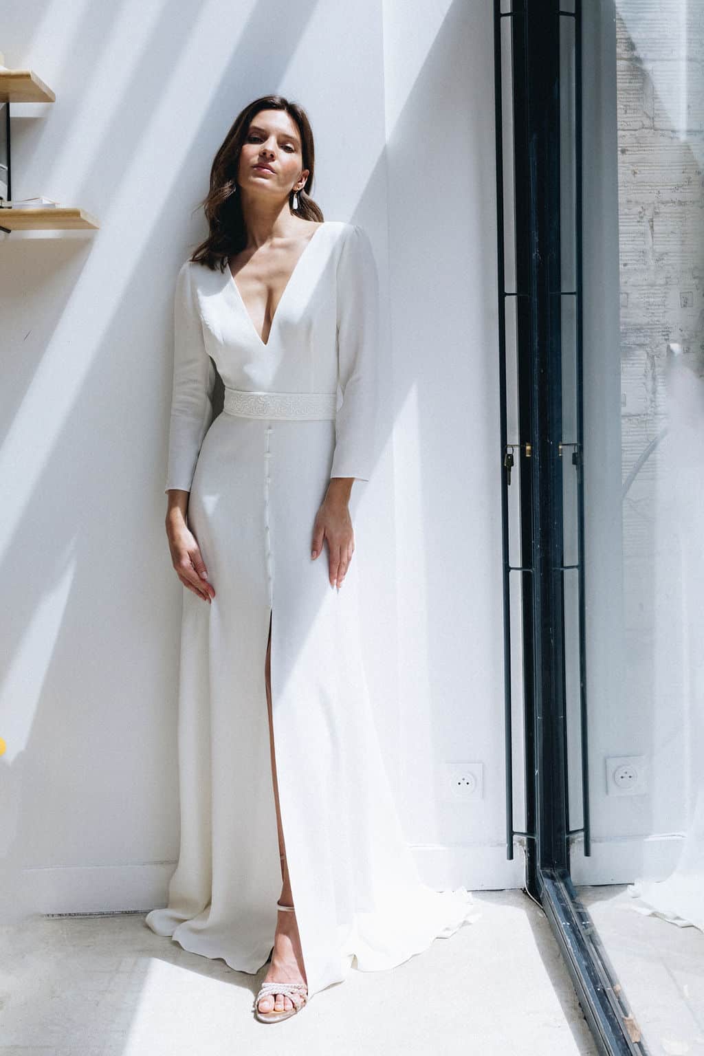 robe de mariée élégante et intemporelle en soie – silhouette minimaliste