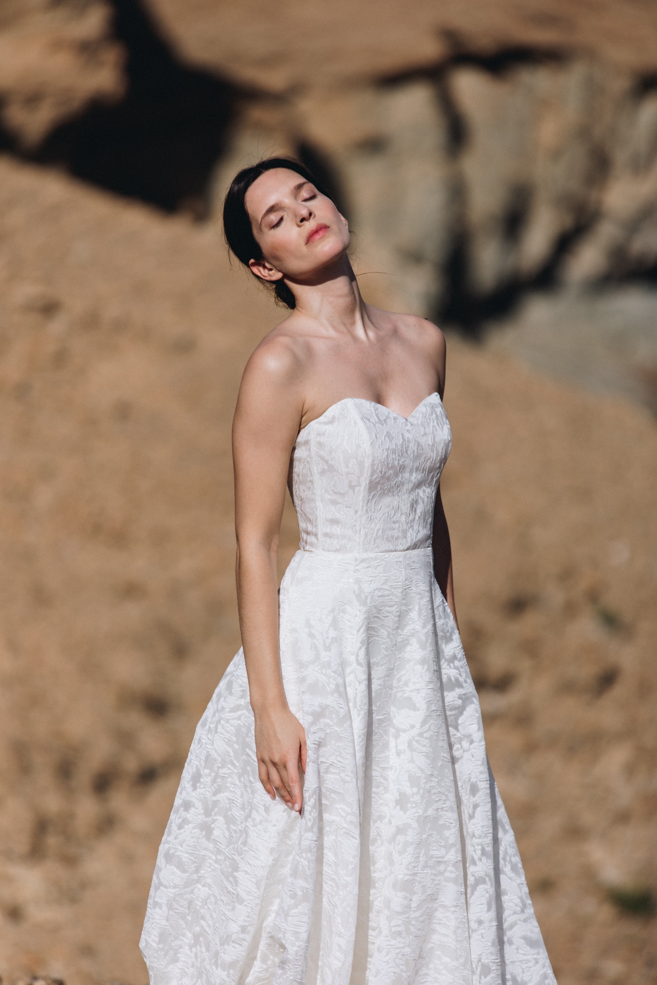 détail matière robe de mariée en soie et dentelle – qualité couture